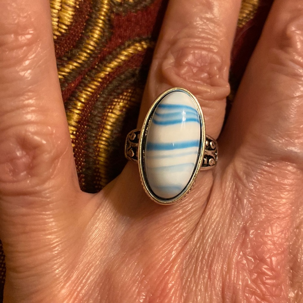 Size 7 Oval Blue Striped Ring